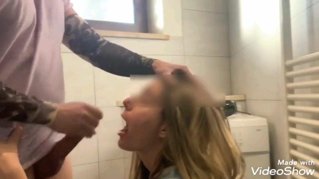 Fidanzata sicula inculata in bagno e sborrata in bocca