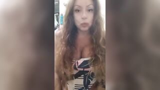 Trans con belle tettone fa la porca