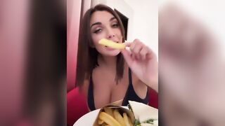 Elettra Lamborghini COTTA,CRUDA O BAGNATA la patata va sempre ONORATA TIKTOK