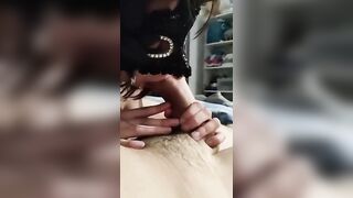 Mia moglie mi fa un pompino facendomelo diventare duro