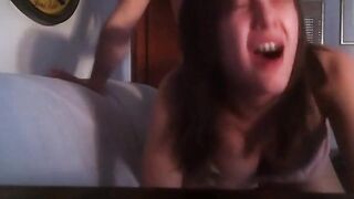 Ragazza italiana gode scopata a pecora