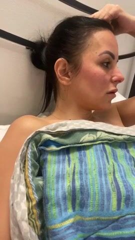 Milf tettona si fa leccare la fica da suo marito su cam4