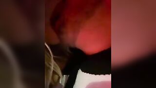 Slinguata con amica travesta che gli fa un segone in auto