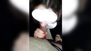 Fidanzata italiana lo succhia nel bagno al ristorante