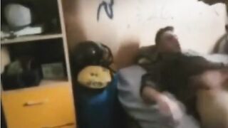 Studente napoletano 18 enne si fa sverginare da amica di sua mamma