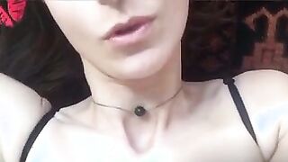 A casa sola e con una gran voglia di cazzo