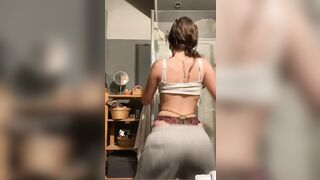 Miriam Danese twerking