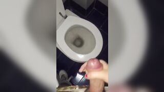 Segato in bagno da giovane napoletana