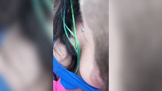 Alexis si fa succhiare le tette outdoor