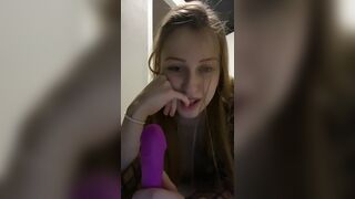 Mi eccita svegliare mio marito ocn un bel pompino - Italiana incinta cam4