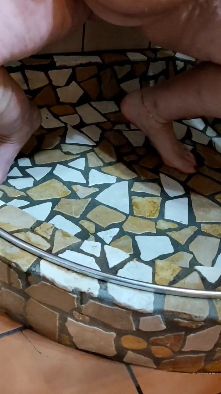 Pisciata domenicale moglie porca matura