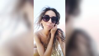 Lady-s TikTok Diretta in bikini ops capezzolo