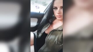 Napoletana fica scosciata in macchina