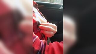 Moglie esibizionista guida nuda in città