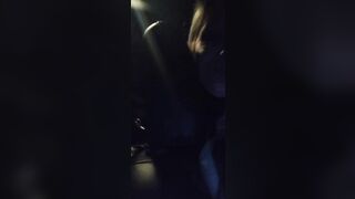 FABRI TIRA FUORI IL CAZZO - Lo succhia a guardone in macchina