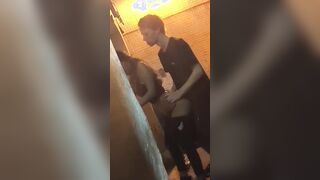 Collega scopata in piedi nel magazzino