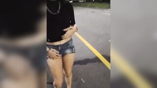 Milf esibizionista italiana