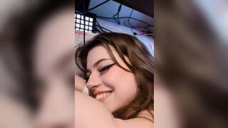 Le piace essere sculacciata prima di farsi montare