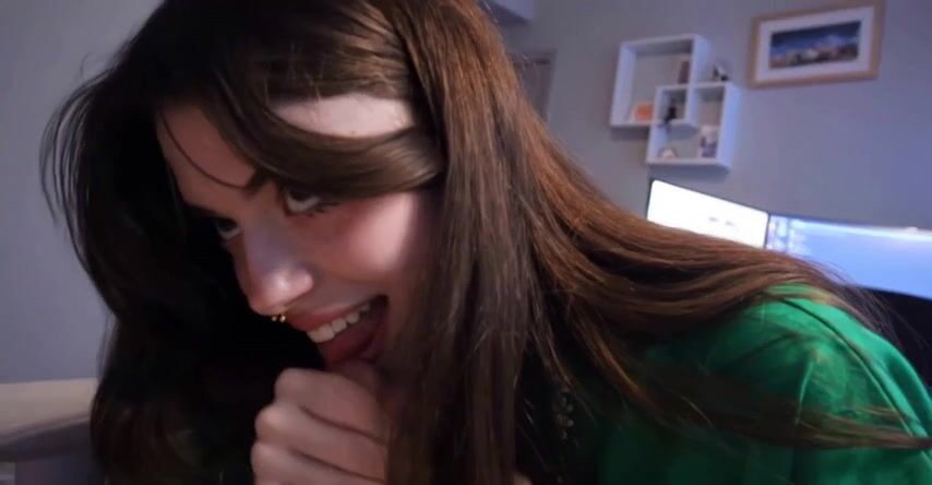 Pompino bellissima fidanzata teen sborrata in faccia