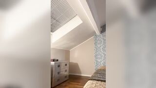 La buonanotte di Emanuela Botto - Strip e tettone a vista