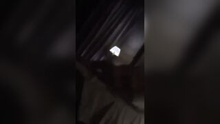 Mentre si scopa mia moglie io guardo e mi sego