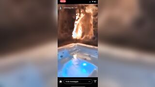 Alessia esce le tette in jacuzzi