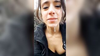 Ragazza italiana fa un pompino in pubblico al fidanzato