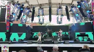 Chadia Rodriguez topless concerto 1 maggio