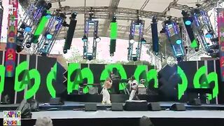 Chadia Rodriguez topless concerto 1 maggio