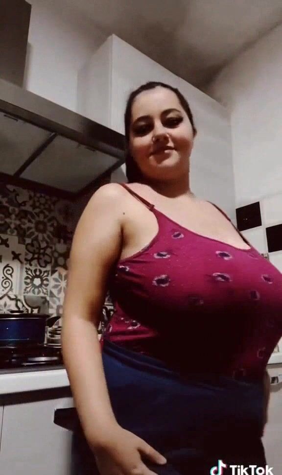 Veronika Sole super tettona Video TikTok