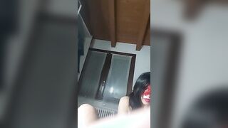 Sega il marito mentre sta su whatsapp con amico