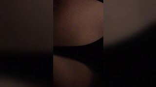 Fidanzata a pecorina con bel culone prende il cazzo