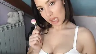 Italiana JOI - Ti eccito succhiando lecca-lecca