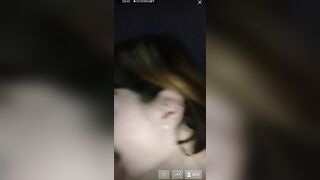 Guardate la mia puttanella come si sditalina e come succhia il cazzo