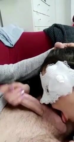 Bocchino fidanzata con mascherina