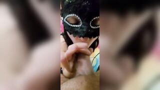 Riempita in bocca di sperma