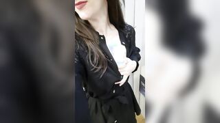 Salutino con flash tette dal lavoro