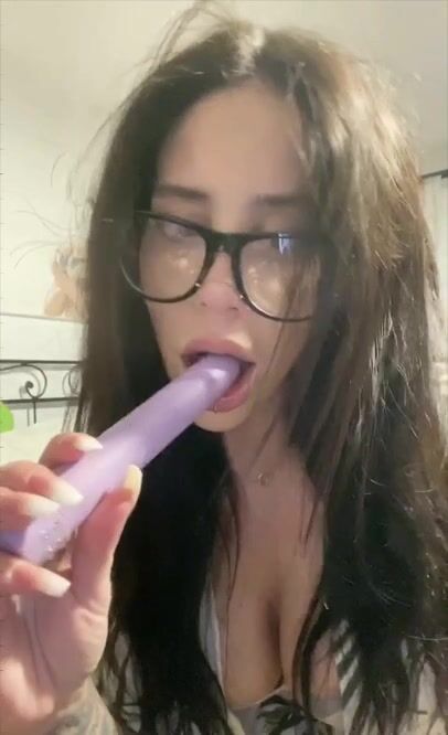 Alexis succhia vibratore