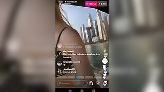Roberryc youtuber italiane in live IG a Dubai