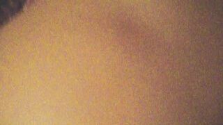 Anna scopata a pelle da un amico e riempita di sbarra