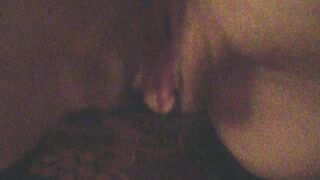 Anna scopata a pelle da un amico e riempita di sbarra