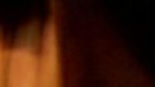 Anna incollata da un nero