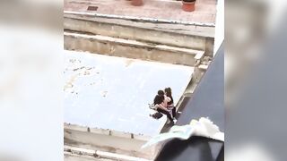 Ragazzo di Bisceglie si fa segare dalla fidanzata outdoor BECCATI DAI VICINI