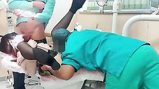Moglie italiana scopata dal dentista e dal suo assistente TRIO MOGLIE DAL DENTISTA
