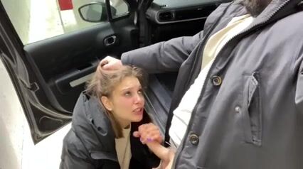 Pompino rischioso in galleria coppia italiana esibizionista