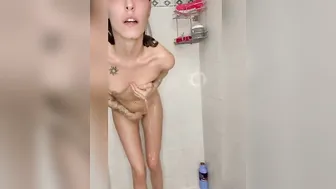 Sitalino morettina italiana tatuata senza tette in doccia