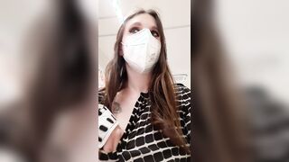 Tettina che esce al supermercato ops